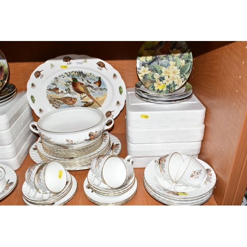 481 - A QUANTITY OF COLLECTORS PLATES AND DINNERWARE, comprising a thirty eight piece bone chins dinner se... 