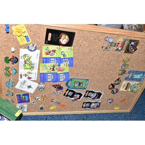 485 - ONE TRAY OF METAL PIN BADGES AND NOVELTY KEY RINGS, and pin board, to include a large collection of ... 