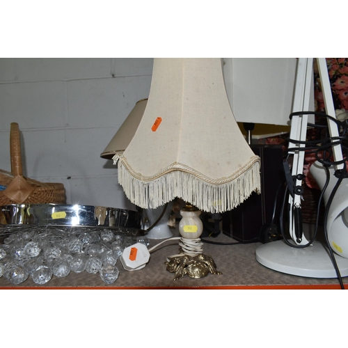 512 - TEN ASSORTED LAMPS AND LARGE ORNAMENTS to include an Anglepoise desk lamp, a wicker basket of artifi... 