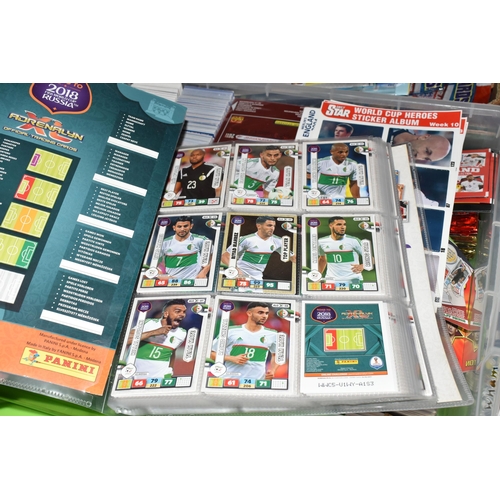 520 - A LARGE COLLECTION OF TOPPS, PANINI AND MERLIN FOOTBALL STICKERS AND TRADING CARDS, majority from ea... 