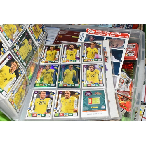 520 - A LARGE COLLECTION OF TOPPS, PANINI AND MERLIN FOOTBALL STICKERS AND TRADING CARDS, majority from ea... 