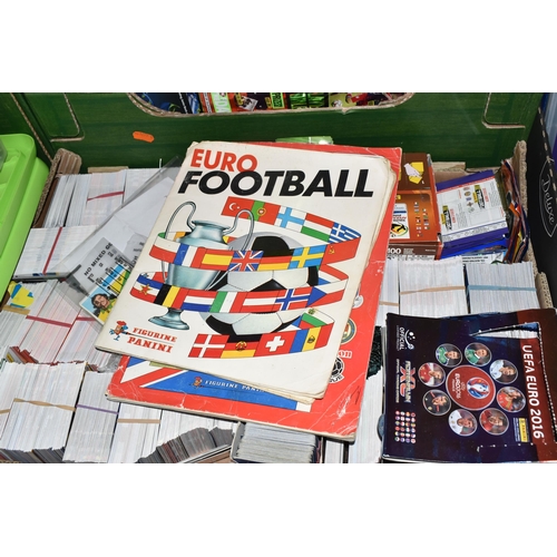 520 - A LARGE COLLECTION OF TOPPS, PANINI AND MERLIN FOOTBALL STICKERS AND TRADING CARDS, majority from ea... 