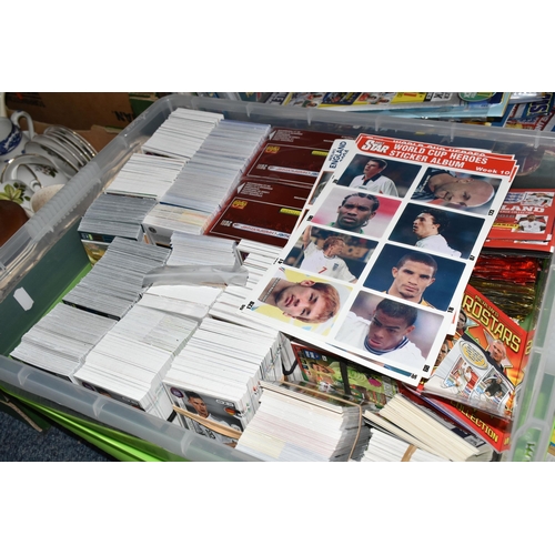 520 - A LARGE COLLECTION OF TOPPS, PANINI AND MERLIN FOOTBALL STICKERS AND TRADING CARDS, majority from ea... 