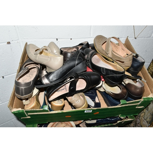 549 - SEVEN BOXES AND LOOSE LADIES' SHOES AND BAGS, to include a large quantity of shoes, UK size 5/6, mak... 