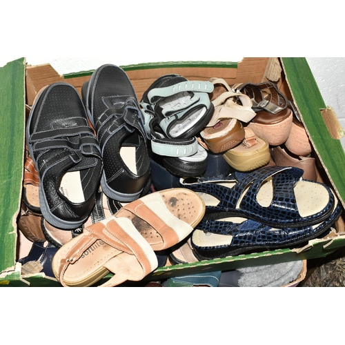 549 - SEVEN BOXES AND LOOSE LADIES' SHOES AND BAGS, to include a large quantity of shoes, UK size 5/6, mak... 