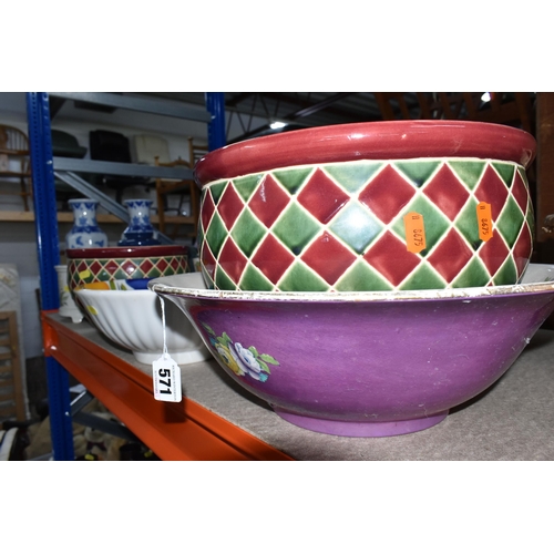 571 - A GROUP OF CERAMICS, to include a purple Minton washbowl (sd), two pairs of modern oriental style va... 