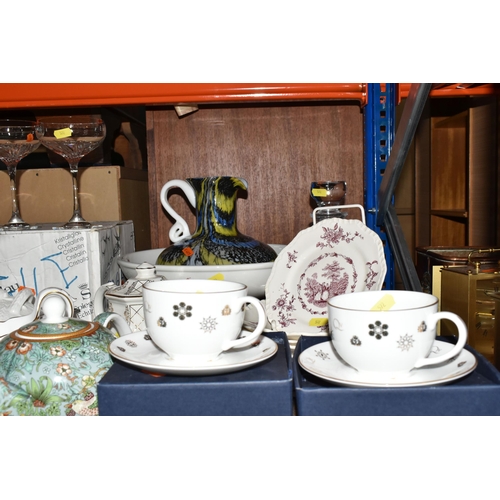 572 - A GROUP OF CERAMICS AND GLASSWARE, to include a Myott 'Royal Mail' soup tureen and cover, a Spode Sh... 