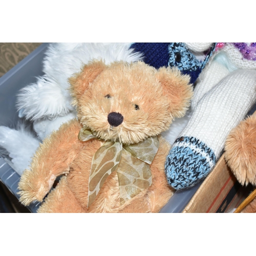 578 - TWO BOXES AND LOOSE SOFT TOYS, to include a Snuggle Buddies Giant Bear, approximate length 100cm, a ... 