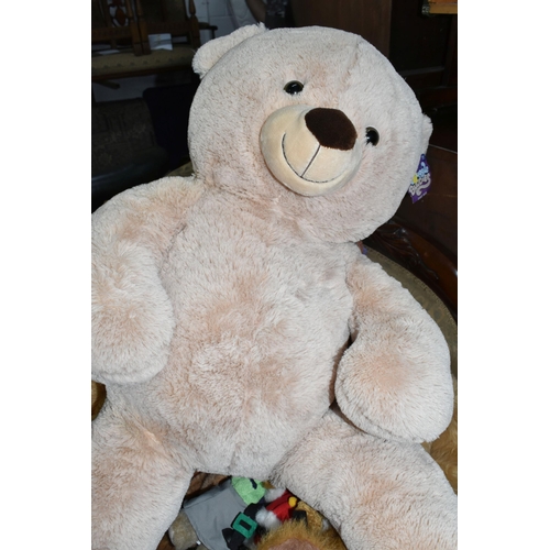 578 - TWO BOXES AND LOOSE SOFT TOYS, to include a Snuggle Buddies Giant Bear, approximate length 100cm, a ... 