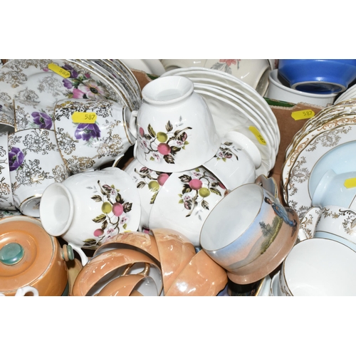 587 - SIX BOXES AND LOOSE CERAMIC KITCHENWARE, to include Poole retro two tone colour tea ware including t... 