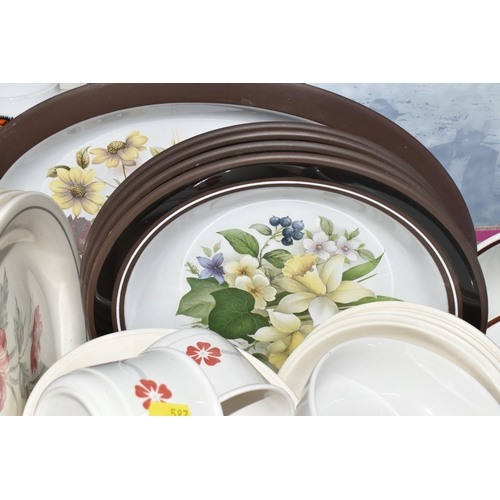 587 - SIX BOXES AND LOOSE CERAMIC KITCHENWARE, to include Poole retro two tone colour tea ware including t... 