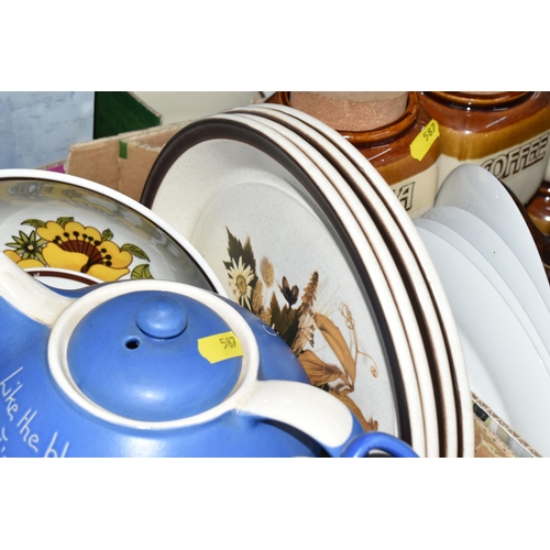 587 - SIX BOXES AND LOOSE CERAMIC KITCHENWARE, to include Poole retro two tone colour tea ware including t... 