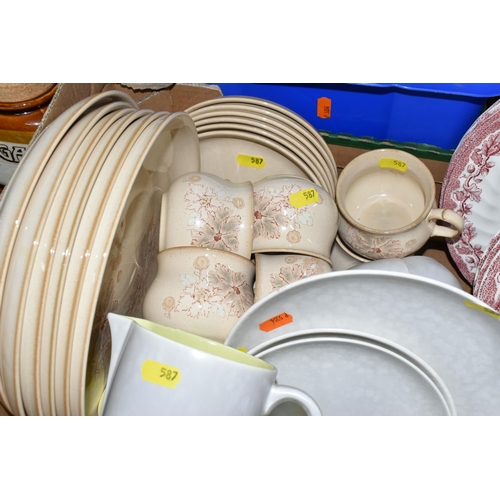 587 - SIX BOXES AND LOOSE CERAMIC KITCHENWARE, to include Poole retro two tone colour tea ware including t... 