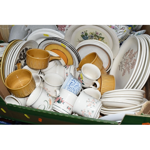 587 - SIX BOXES AND LOOSE CERAMIC KITCHENWARE, to include Poole retro two tone colour tea ware including t... 