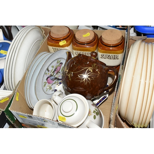 587 - SIX BOXES AND LOOSE CERAMIC KITCHENWARE, to include Poole retro two tone colour tea ware including t... 