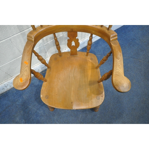 1239 - A REPRODUCTION ELM AND BEECH WINDSOR CHAIR, the back rest with a central splat back, turned supports... 