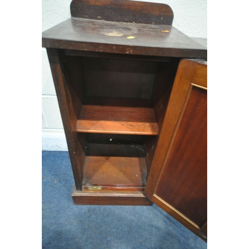 1251 - AN EARLY 20TH CENTURY MAHOGANY SINGLE DOOR POT CUPBOARD, with a slight raised back, width 39cm x dep... 