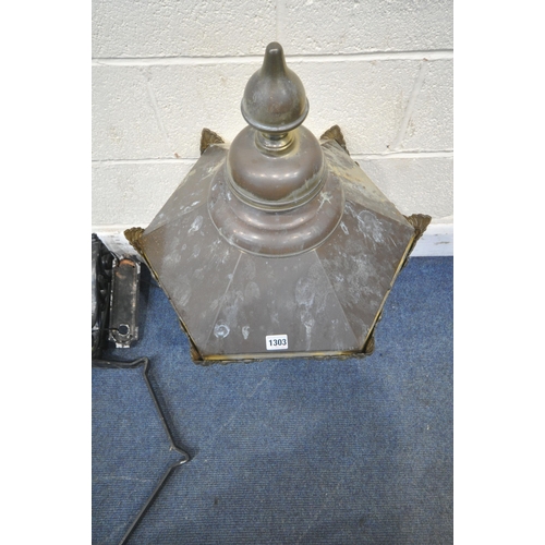 1303 - A BRASS HEXAGONAL TAPERED WALL HANGING LANTERN, with a finial and metal bracket, height approximatel... 