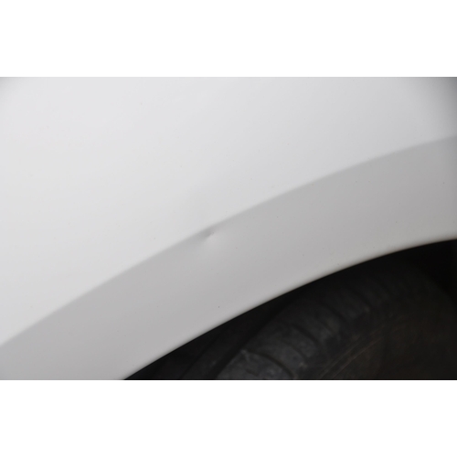 1002 - A 2015 MITSUBISHI OUTLANDER GX3H PHEV AUTO HYBRID ELECTRIC SUV in white, first registered 22/05/1015... 