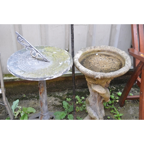 1011 - A MODERN COMPOSITE BIRD BATH the pedestal in the form of two squirrels nose to nose around a tree st... 