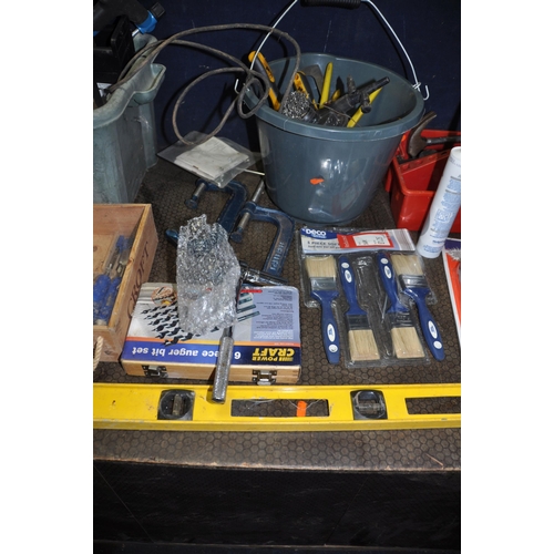 1073 - A TRAY AND A TOOLBOX CONTAINING TOOLS including an auger bit set,a SDS drill and chisel set, various... 