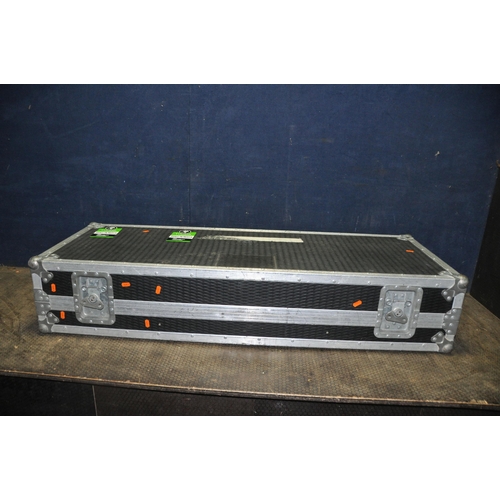 1081 - A FULL FLIGHTCASE DJ CASE with central 19in 9U section and padded platforms for turntables either si... 