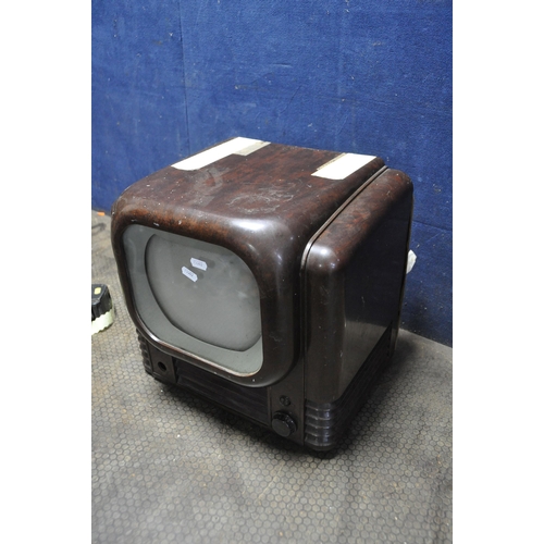 1109 - A 1940s BUSH MODEL TV22 BAKELITE TV with an 8in screen (UNTESTED)