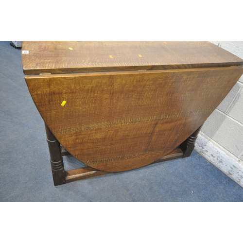 1330 - RUPERT GRIFFITHS, A 20TH CENTURY SOLID OAK OVAL GATE LEG TABLE, raised on block and turned legs, uni... 