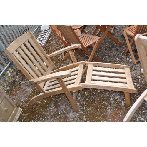 1006 - A PAIR OF MODERN PINE FOLDING SUN LOUNGERS with leg rests (no apparent damage or splitting)