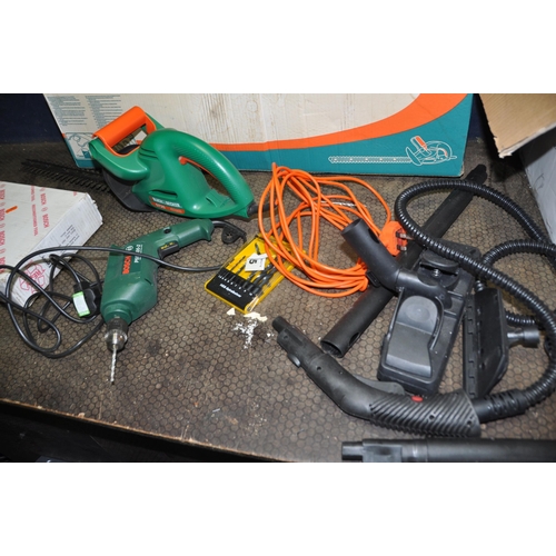 1097 - A BLACK AND DECKER GT25 ELECTRIC HEDGE TRIMMER with original box (cable nicked so requires new cable... 