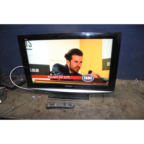 1114 - A PANASONIC TX-32LXD385 32in TV WITH REMOTE (PAT pass and working)