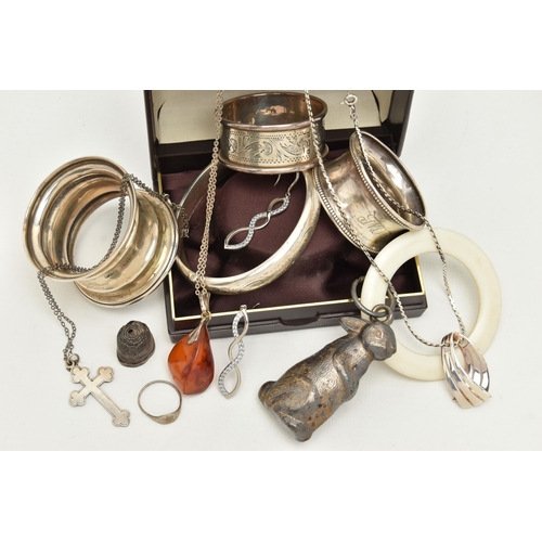 101 - AN ASSORTMENT OF SILVER AND WHITE METAL, to include  a silver hinged bangle, etched with scrolling d... 