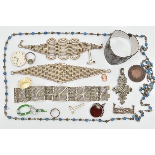 78 - A SELECTION OF JEWELLERY, to include a silver swivel fob, with silver hallmark, a Wedgwood ring, a c... 