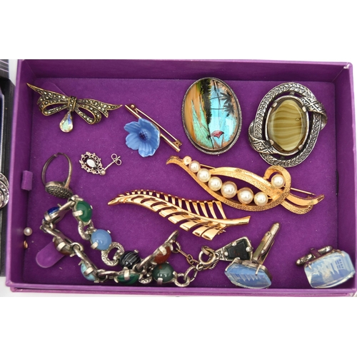 79 - A SELECTION OF JEWELLERY, to include an oval butterfly wing brooch, an oval hardstone brooch, a marc... 