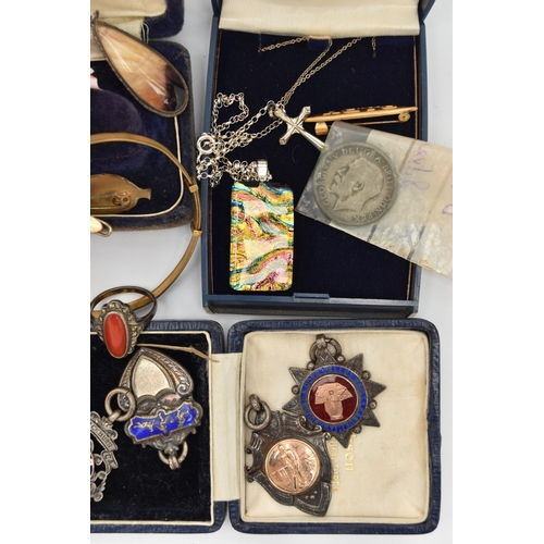 81 - A BAG OF ASSORTED JEWELLERY, to include a ladies rolled gold, manual wind wristwatch, fitted with an... 