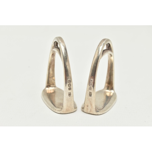 85 - A PAIR OF GEORGE VI SILVER STIRRUP NOVELTY NAPKIN RINGS, two miniature stirrups, approximate height ... 