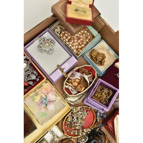 117 - A BOX OF ASSORTED COSTUME JEWELLERY AND ITEMS, to include various beaded necklaces, brooches, facete... 