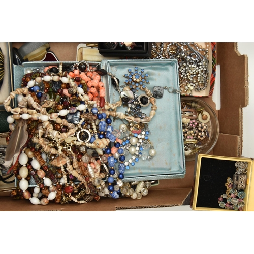 117 - A BOX OF ASSORTED COSTUME JEWELLERY AND ITEMS, to include various beaded necklaces, brooches, facete... 