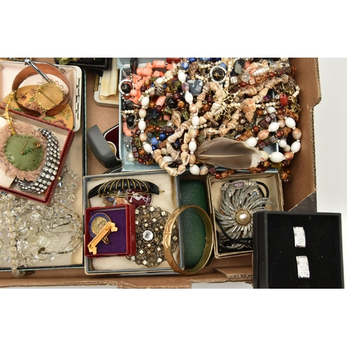 117 - A BOX OF ASSORTED COSTUME JEWELLERY AND ITEMS, to include various beaded necklaces, brooches, facete... 