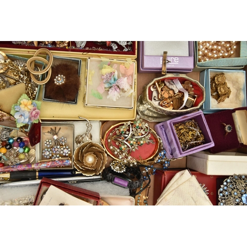 117 - A BOX OF ASSORTED COSTUME JEWELLERY AND ITEMS, to include various beaded necklaces, brooches, facete... 