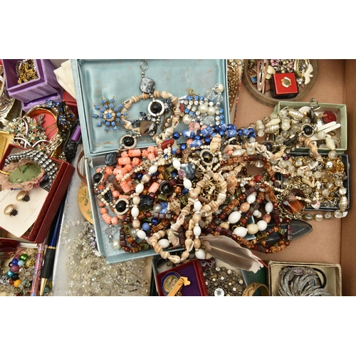 117 - A BOX OF ASSORTED COSTUME JEWELLERY AND ITEMS, to include various beaded necklaces, brooches, facete... 