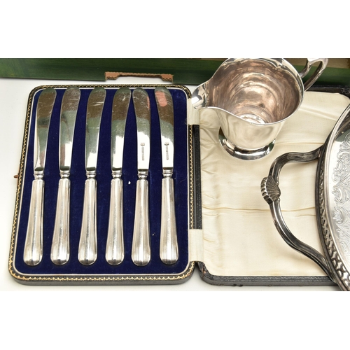 123 - A SELECTION OF MAINLY SILVER PLATED WARE AND CUTLERY, to include a cased set of six butter knives, a... 