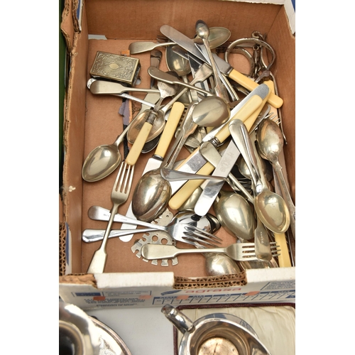 123 - A SELECTION OF MAINLY SILVER PLATED WARE AND CUTLERY, to include a cased set of six butter knives, a... 