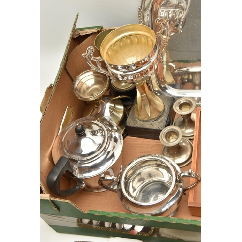 123 - A SELECTION OF MAINLY SILVER PLATED WARE AND CUTLERY, to include a cased set of six butter knives, a... 