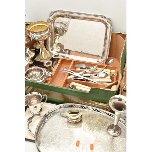 123 - A SELECTION OF MAINLY SILVER PLATED WARE AND CUTLERY, to include a cased set of six butter knives, a... 