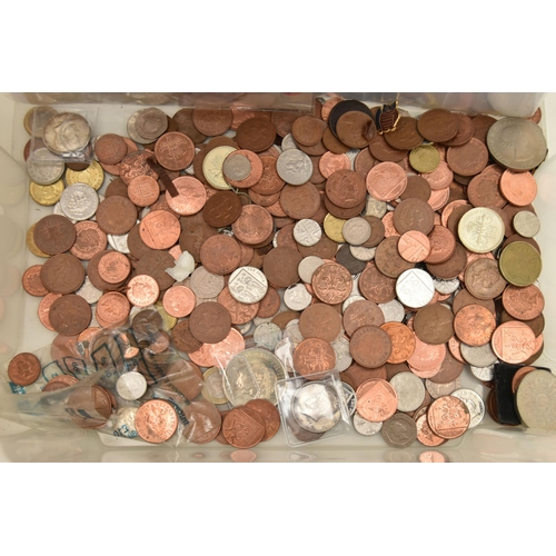 138 - A PLASTIC TUB OF MOSTLY UK COINAGE, to include 2P 10P 20P coins, US coins Kennedy Half Dollar Euro c... 