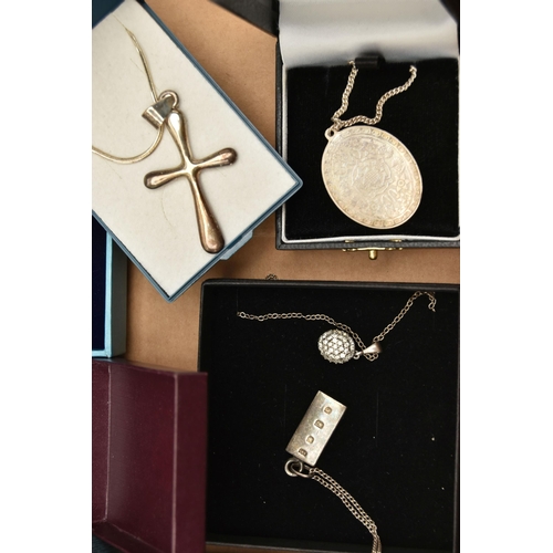 144 - A BOX OF SILVER AND WHITE METAL JEWELLERY, to include a boxed 1977 silver jubilee commemorative pend... 