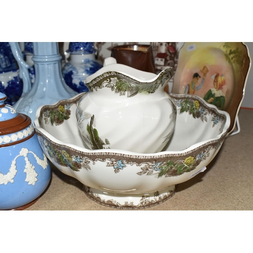 367 - A GROUP OF NAMED CERAMICS, a small group of Royal Doulton 'Norfolk' pattern tea ware comprising a co... 