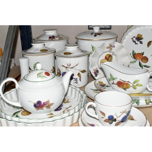 377 - A QUANTITY OF ROYAL WORCESTER 'EVESHAM' PATTERN DINNERWARE, comprising a large centrepiece bowl, dia... 