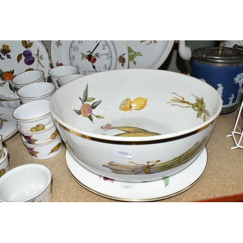 377 - A QUANTITY OF ROYAL WORCESTER 'EVESHAM' PATTERN DINNERWARE, comprising a large centrepiece bowl, dia... 